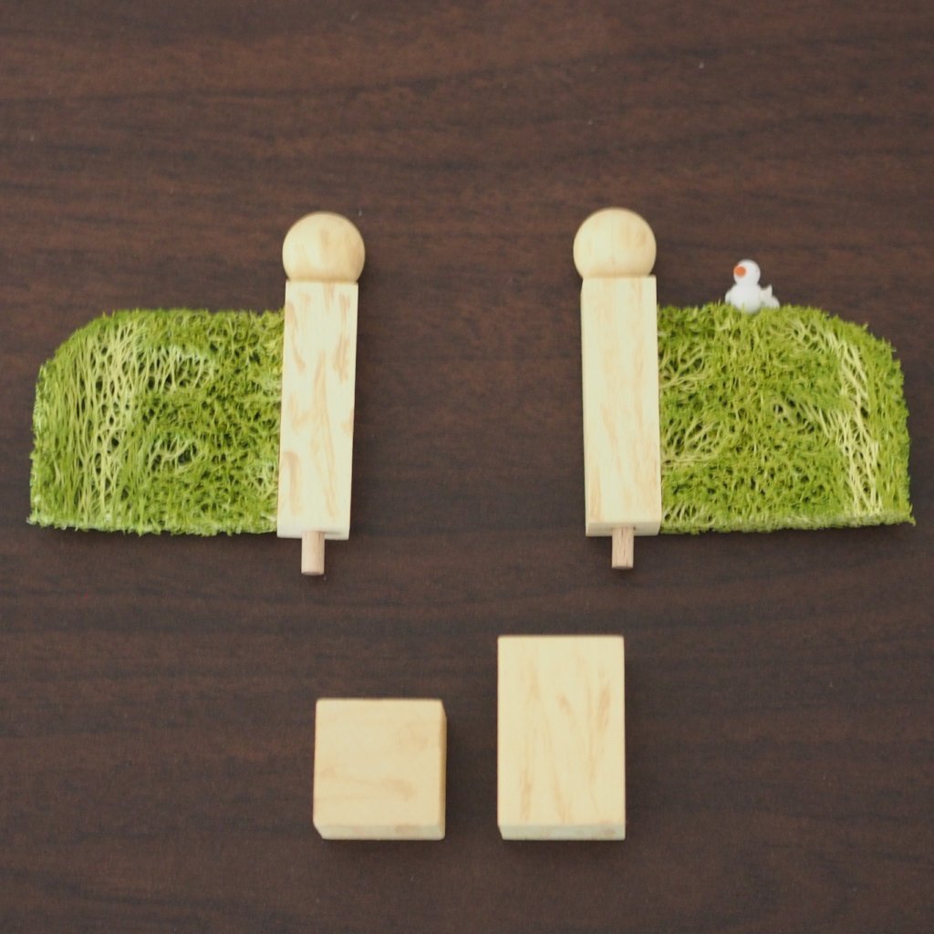 Figurine Stand - Park scene